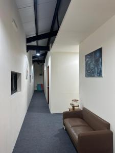 a hallway with a couch in a room at 綠島走走 in Green Island