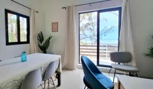 Χώρος καθιστικού στο Lazura - Cozy Beachfront Apartment - Pointe aux Biches