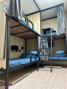 a bunk bed in a room with two bunk beds at 綠島走走 in Green Island