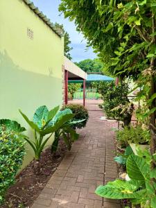 Κήπος έξω από το Meadway Cosy retreat for 2