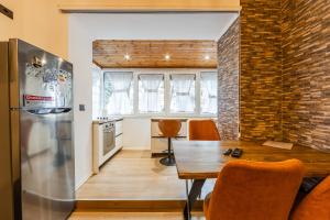 Kuchyň nebo kuchyňský kout v ubytování Cozy Condo in Bllok 5 min walk from Central Park + 11 fotografií