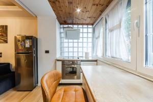 Kuchyň nebo kuchyňský kout v ubytování Cozy Condo in Bllok 5 min walk from Central Park