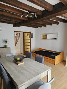 a dining room with a table and a bed at Gîte entre vigne et loire in Sancerre