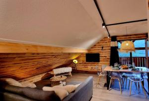 Χώρος καθιστικού στο Le Loticeja