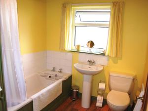 Koupelna v ubytování Beech End + 2 fotografie