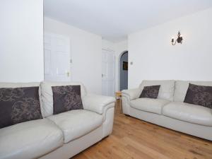 Χώρος καθιστικού στο 8 Torwood Gables