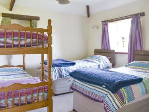 En eller flere senge i et værelse på The Owl's Roost - Uk12087 + 6 billeder