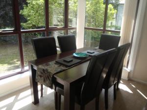 Χώρος καθιστικού στο Holy Waters