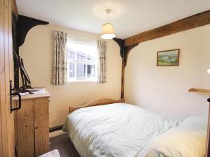 a bedroom with a bed and a window at The Granary - E3669 in Saxtead