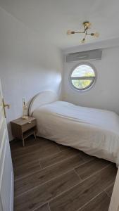 Кровать или кровати в номере La Plage rooftop