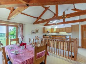 Η κουζίνα ή μικρή κουζίνα στο New Park Farm - Church Cottage