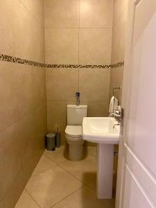 Koupelna v ubytování Beguiling 2 Bedroom Apartment