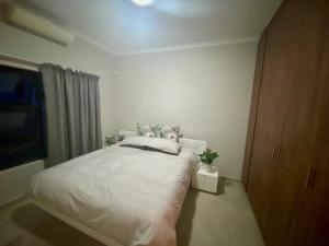 Postel nebo postele na pokoji v ubytování Beguiling 2 Bedroom Apartment