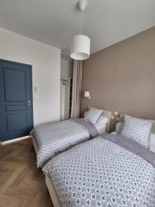 a bedroom with a bed and a blue door at Casa Tío, L'hacienda de Soubran, classé 4 étoiles in Soubran +13 photos