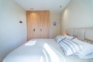 Giường trong phòng chung tại CFC Skyline View Luxury Private Parking - Netflix +30 ảnh