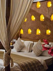 Postel nebo postele na pokoji v ubytování ilika Resort, Pauri