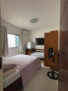 Ένα ή περισσότερα κρεβάτια σε δωμάτιο στο Aconchego de um Lar Hospedagem Domiciliar