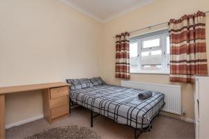 Ένα ή περισσότερα κρεβάτια σε δωμάτιο στο Serene 5BR - A Cozy Home Away From Home