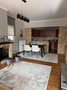 Η κουζίνα ή μικρή κουζίνα στο Elathea Guest House