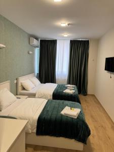 Postel nebo postele na pokoji v ubytování Hotel Caucasus