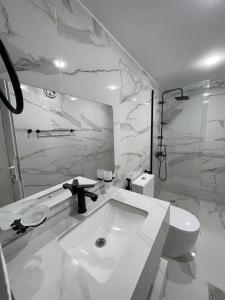 Koupelna v ubytování Wadi Rum Bubbles Luxury Camp