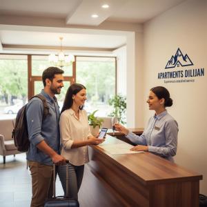 een groep van drie mensen die rond een receptiebalie staan bij Apart-hotel Dilijan , private apartments with private courtyard,приватные апартаменты с приватным двором in Dilidzjan +84 foto's