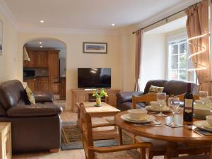 TV a/nebo společenská místnost v ubytování Victoria House - Uk13380