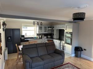 Nhà bếp/bếp nhỏ tại Charlie Óg's Bridge House