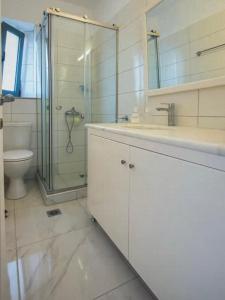 Ένα μπάνιο στο Kos blue & green