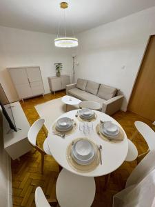 a living room with a white table and chairs at MW Leo Apartament in Konin