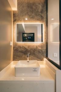 Et badeværelse på Infiniti Hotel Chongqing