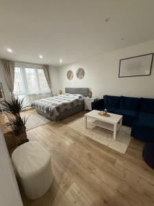 Ένα ή περισσότερα κρεβάτια σε δωμάτιο στο Boutique apartment in the center of Nitra