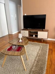 Μια τηλεόραση ή/και κέντρο ψυχαγωγίας στο Confortable y lindo Departamento en la mejor Zona