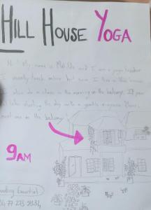 una pizarra blanca con un dibujo de una casa en la colina en Hill house guest, en Mirissa