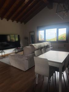 a living room with a couch and a table at Casa de campo La siberia 