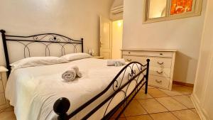 Postel nebo postele na pokoji v ubytování [2 passi dal mare di Alassio] Ampio trilocale