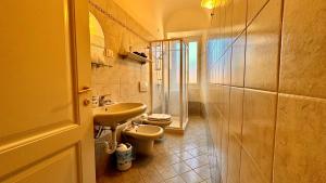 Koupelna v ubytování [2 passi dal mare di Alassio] Ampio trilocale