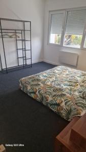 Postel nebo postele na pokoji v ubytování Maison très chaleureux + 19 fotografií