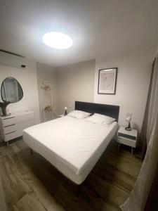 Φωτογραφία από το άλμπουμ του Joli appartement confort, clim - emplacement idéal στη Μεντόν