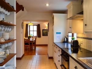 Kuchyň nebo kuchyňský kout v ubytování Coulags Croft