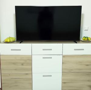 Μια τηλεόραση ή/και κέντρο ψυχαγωγίας στο Sarajevo Alifakovac +4 φωτογραφίες