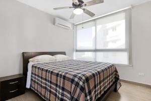 Postel nebo postele na pokoji v ubytování Zimline Oceanfront + 30 fotografií