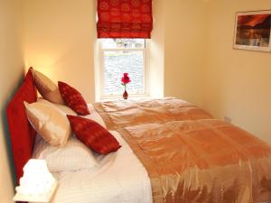 Postel nebo postele na pokoji v ubytování 3 The Hollies