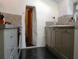 Η κουζίνα ή μικρή κουζίνα στο Scot Beck Cottage +7 φωτογραφίες