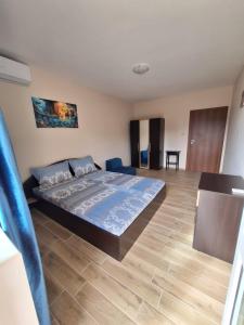 En eller flere senge i et værelse på Бобс апартаменти 2