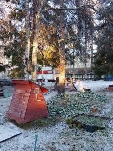 Κήπος έξω από το Konkelotie White Caravan