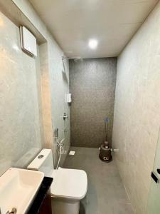 Ένα μπάνιο στο The Brij Retreat , 50 mtr from Shri Krishna Janambhumi