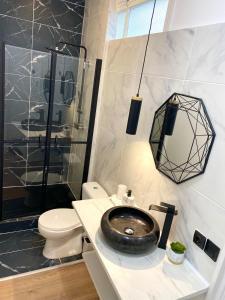 Koupelna v ubytování Appartement charmant au cœur de Périgueux + 6 fotografií