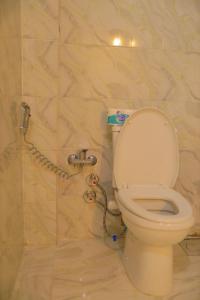 a bathroom with a toilet with a hose at Masa Nubian House in Aswan