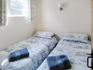 En eller flere senge i et værelse på Blue Skies - 30260